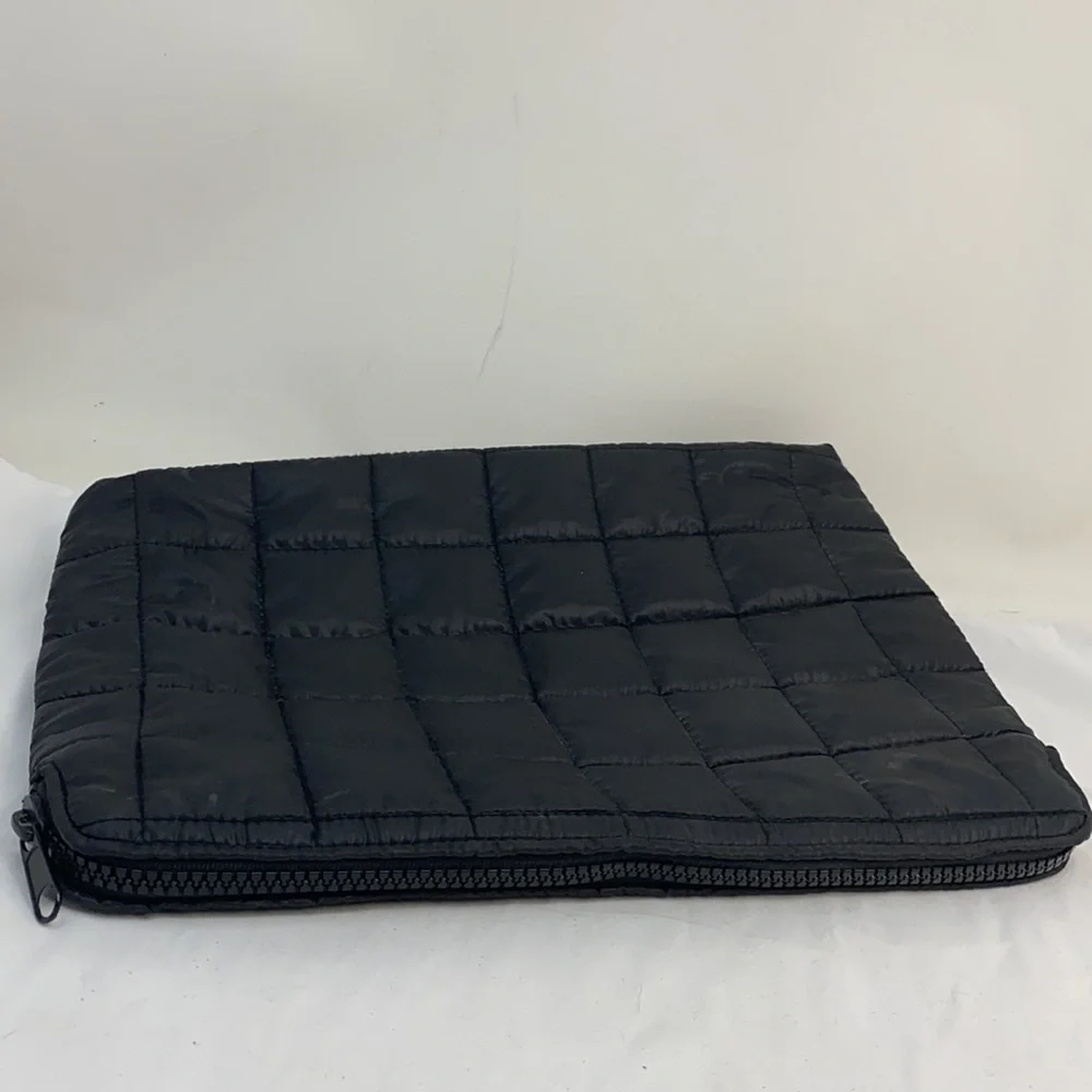 Large 15” Quilted Laptop Zip Pouch Clutch